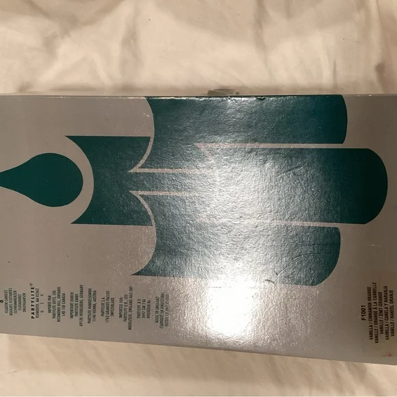 Partylite floating candles Flower-Shaped NIB SET/8 - Picture 3 of 6